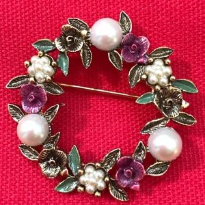 Vintage Jewelry - Vintage Pearl & Flower Brooch Vintage Jewelry - Vintage Pearl & Flower Brooch